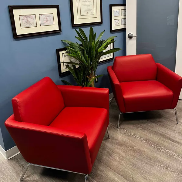 Comfortable waiting area with seating at MASC Dental Studio